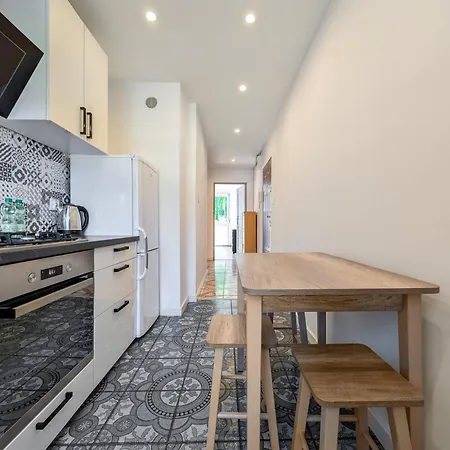 Апартаменти Hiszpanska Harmony By Bookinghost *