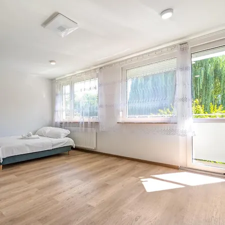 Апартаменти Hiszpanska Harmony By Bookinghost