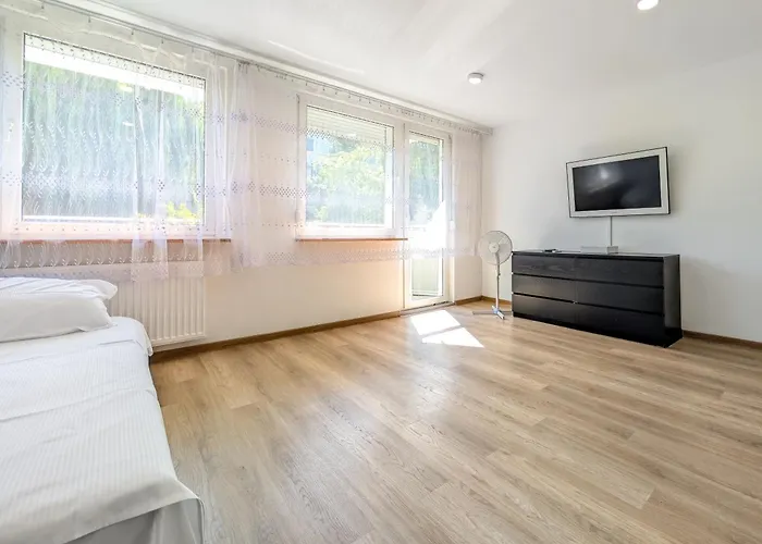 Hiszpanska Harmony By Bookinghost Вроцлав